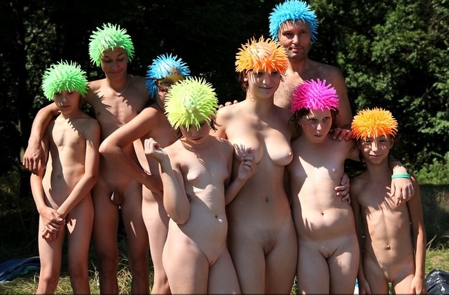 Family nudism pictures - outdoor picnic